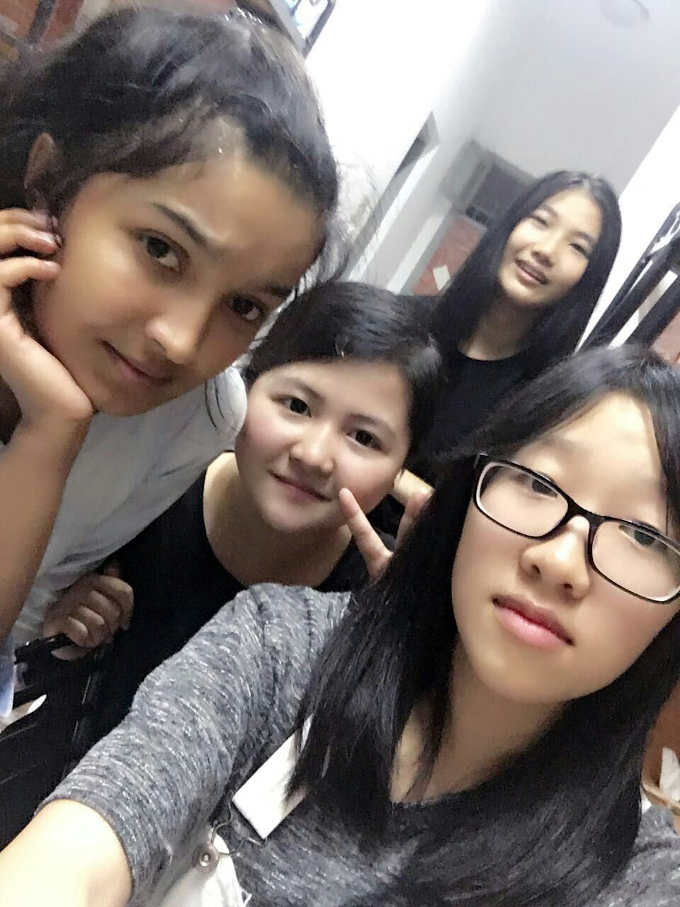 2,寝室成员合影